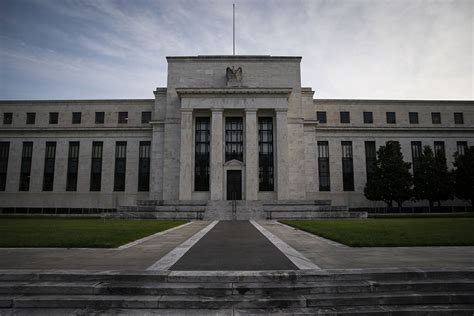 Fed and other central banks try to head off crisis by keeping dollars flowing